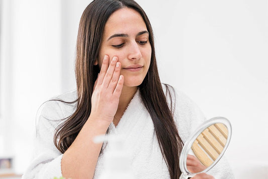 6 Best Oily Skin Care Hacks For Monsoon Season | SkinQ